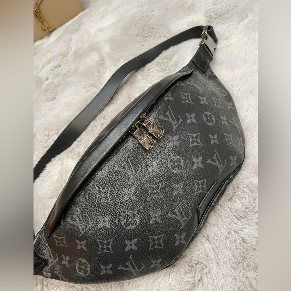 ***SOLD*** Louis Vuitton Discovery Bumbag Monogram Eclipse Canvas